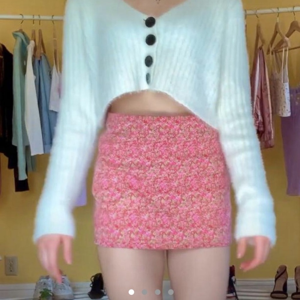 Cute pink floral mini skirt